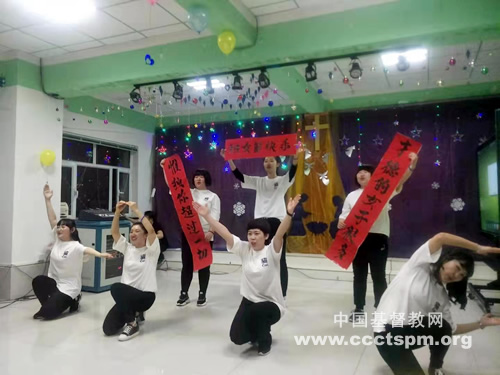 内蒙古圣经学校组织“三八”妇女节纪念晚会.jpg