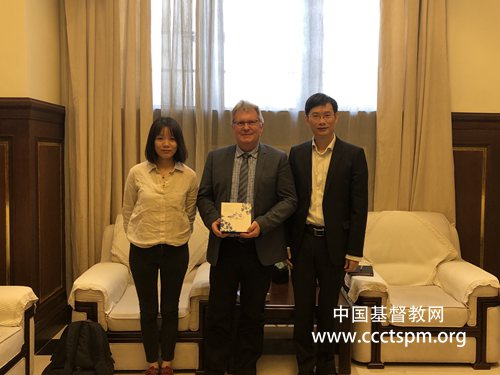 Mr. Gu Mengfei Receives Guest from Mission EineWelt.jpg