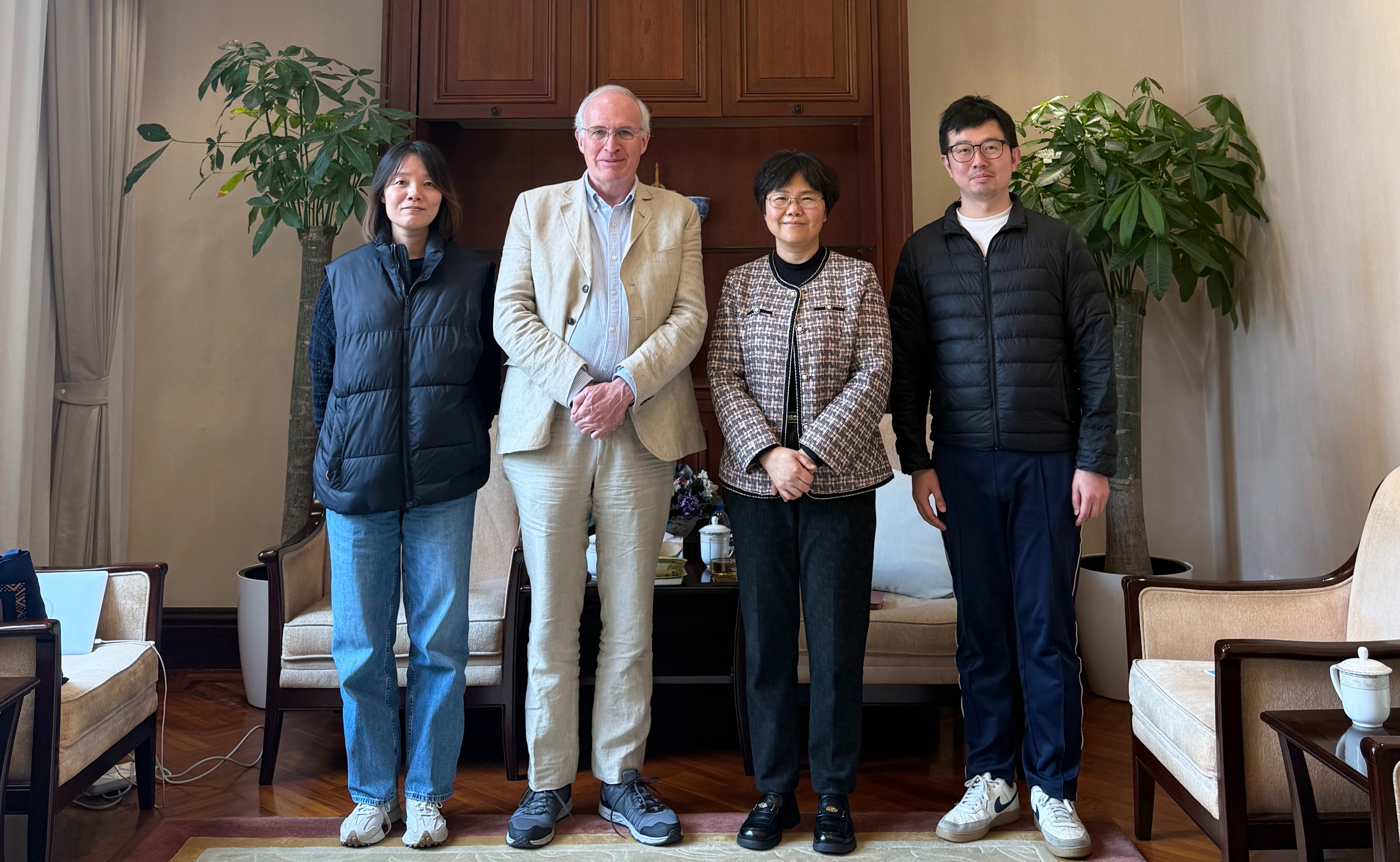 Rev. Lin Manhong Receives Professor Kenneth R. Ross